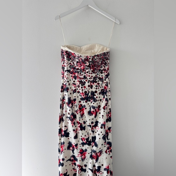 CAROLINA HERRERA Strapless Beaded Gown 4 - Picture 9 of 13